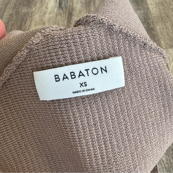 Like new! Babaton Sculpt Knit Criss Cross Cropped Tank - Taupe - Picture 9 of 10